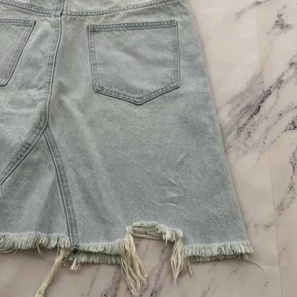 We The Free People Going Rogue Denim Mini Skirt Size 29 Light Wash Distressed - Picture 10 of 11